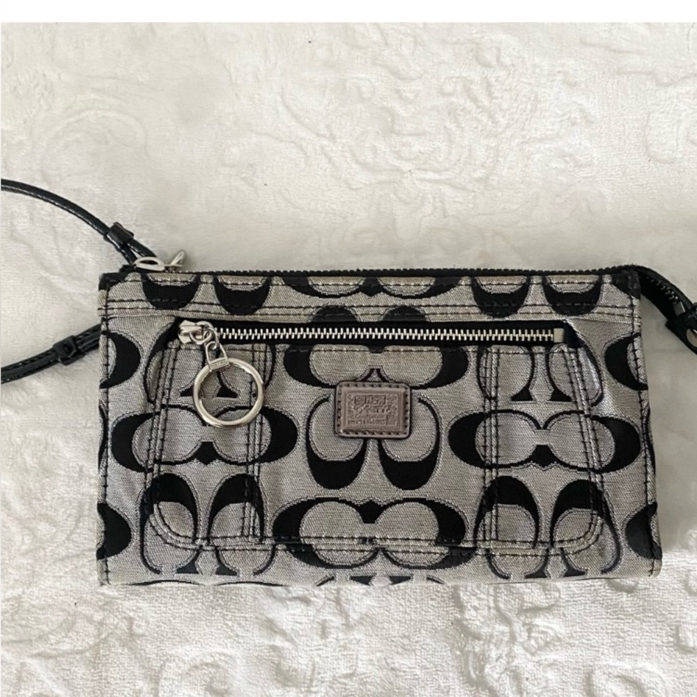 Large Coach Poppy wallet wristlet